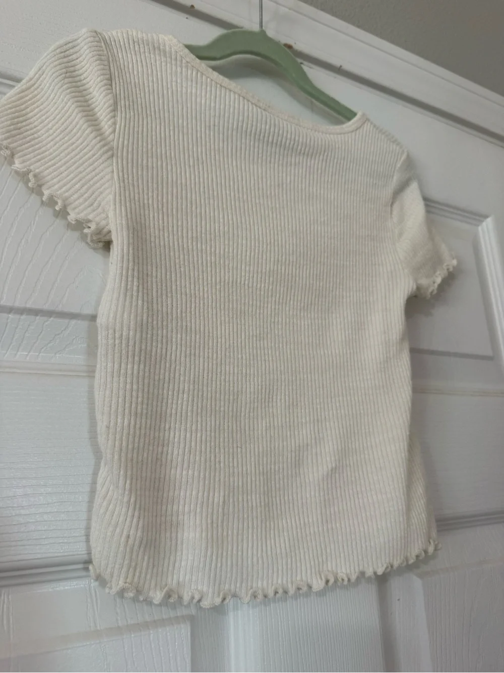 Old Navy Girl’s Cream Ribbed Lettuce-Edge Short Sleeve Tee- Medium